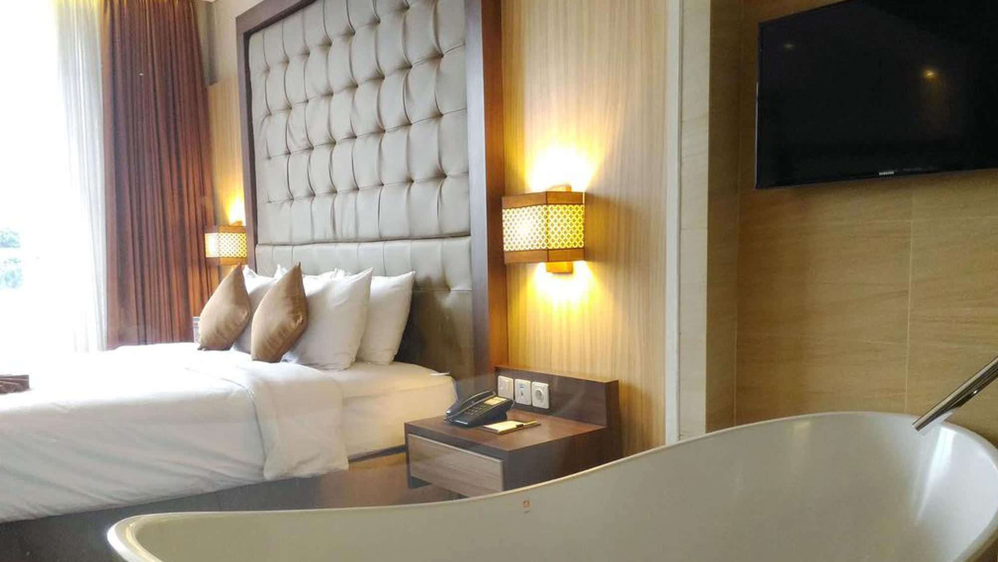 Crystal Lotus Hotel Jogyakarta Zewnętrze zdjęcie