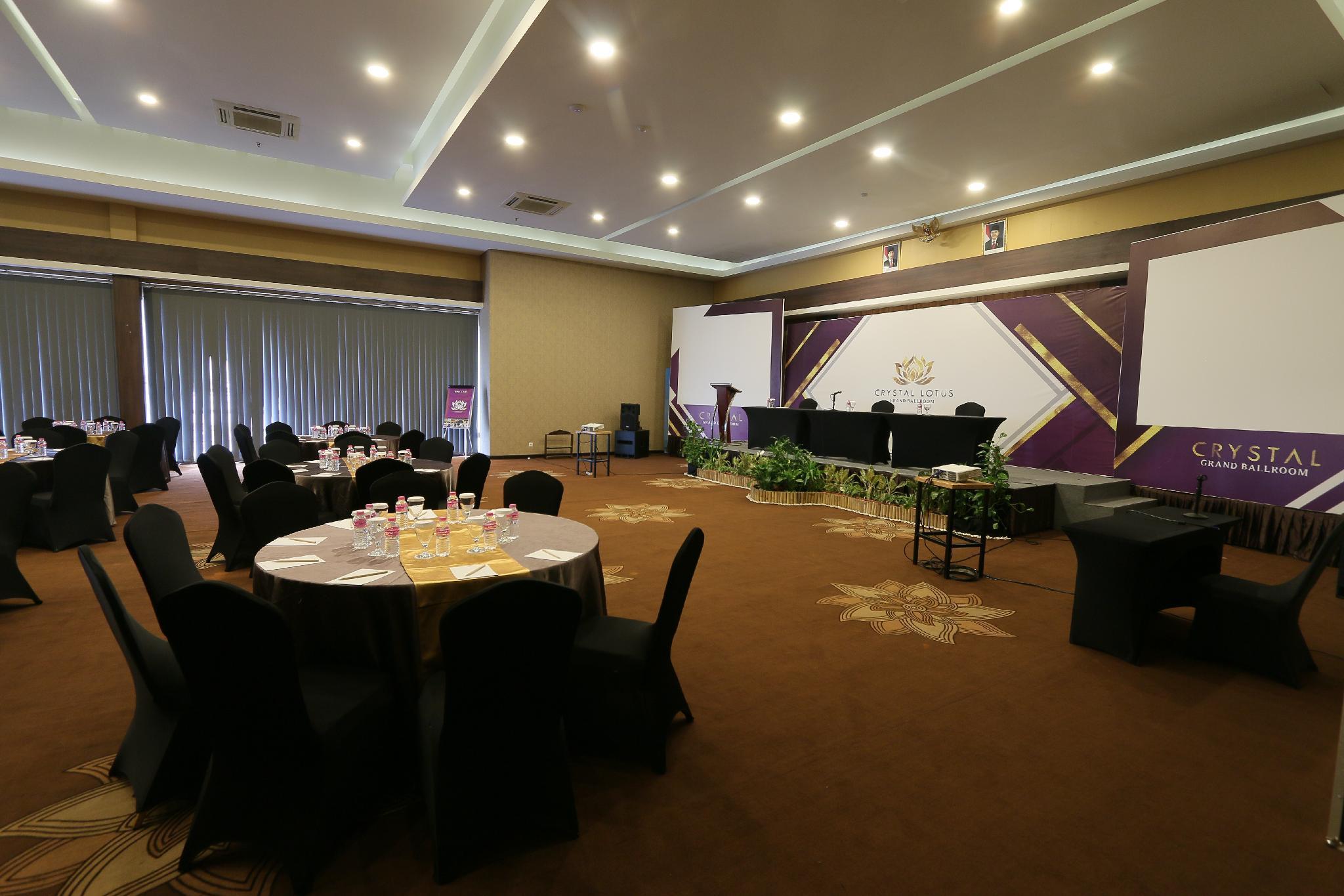Crystal Lotus Hotel Jogyakarta Zewnętrze zdjęcie
