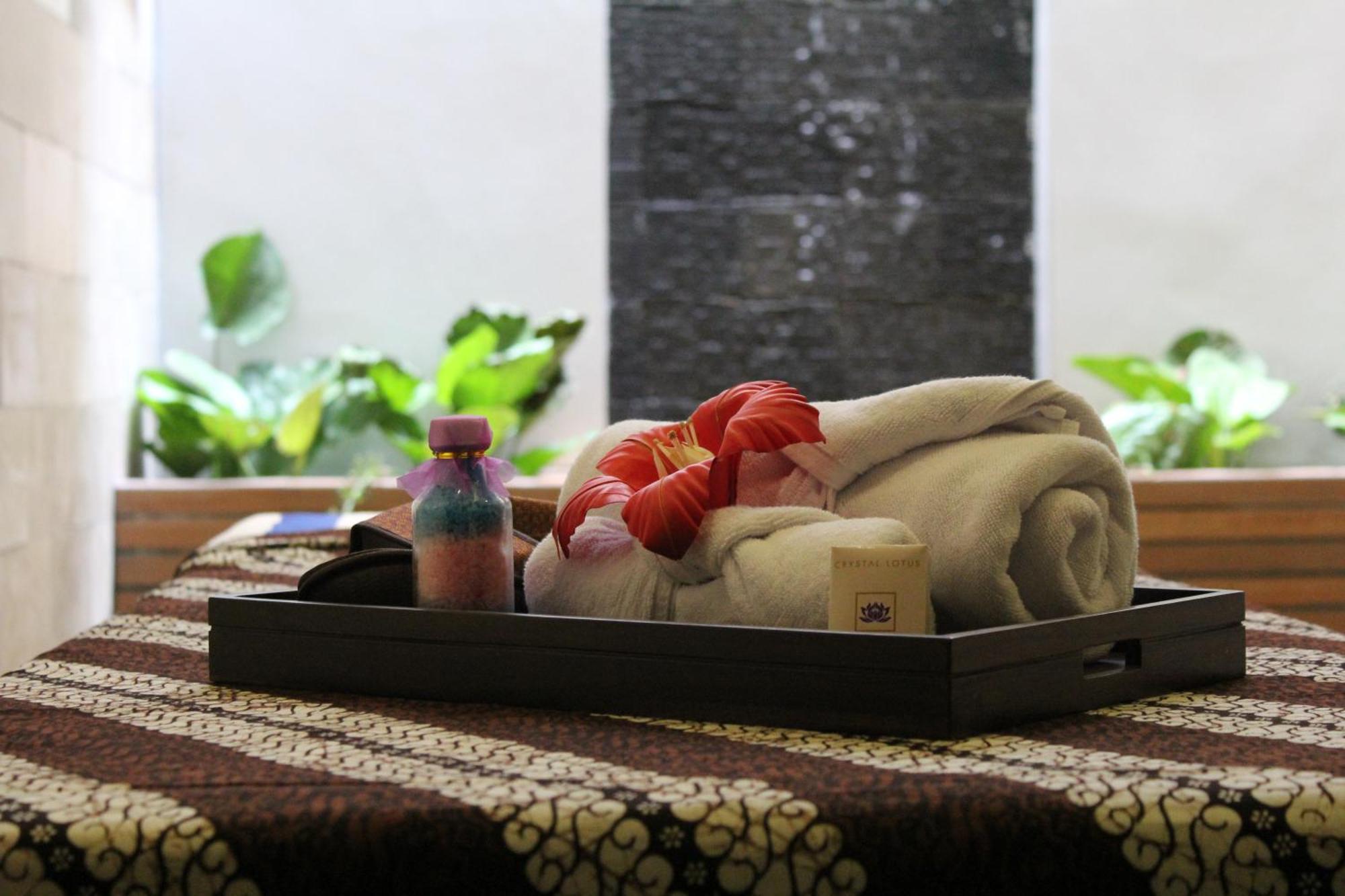 Crystal Lotus Hotel Jogyakarta Zewnętrze zdjęcie