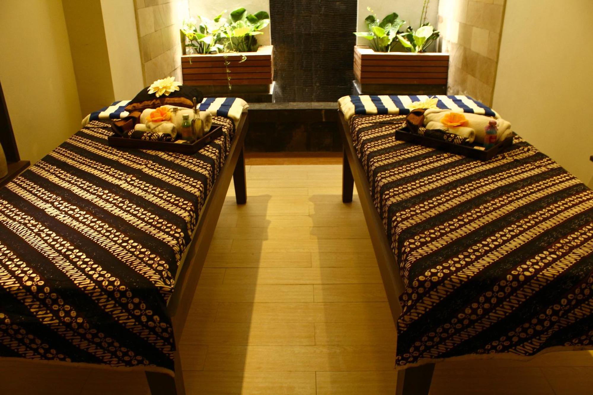Crystal Lotus Hotel Jogyakarta Zewnętrze zdjęcie