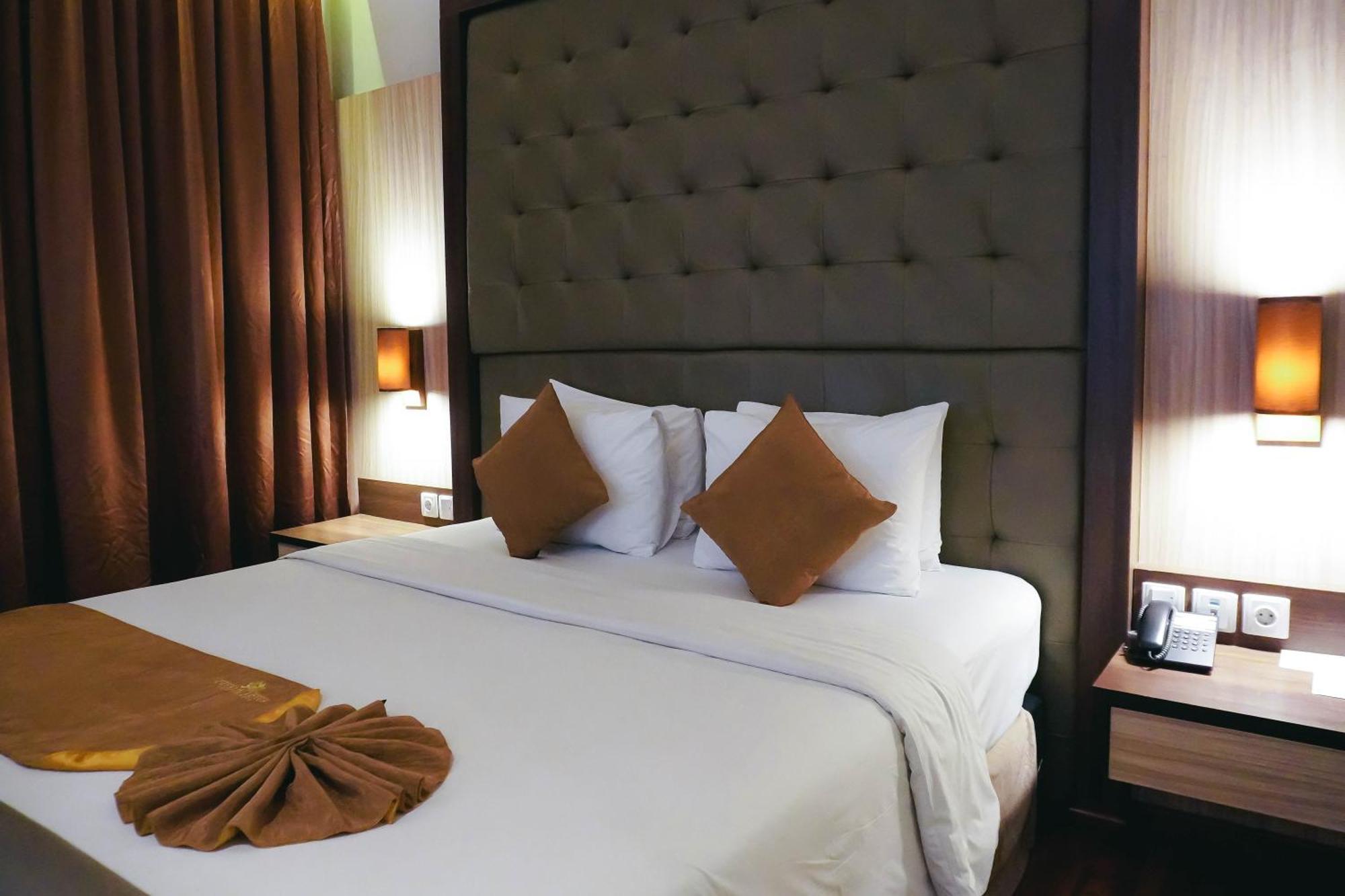 Crystal Lotus Hotel Jogyakarta Zewnętrze zdjęcie