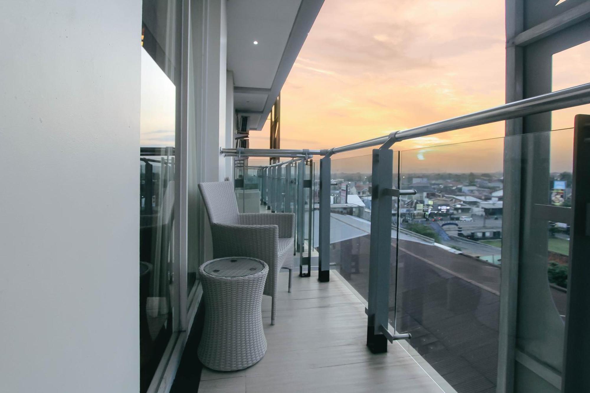 Crystal Lotus Hotel Jogyakarta Zewnętrze zdjęcie
