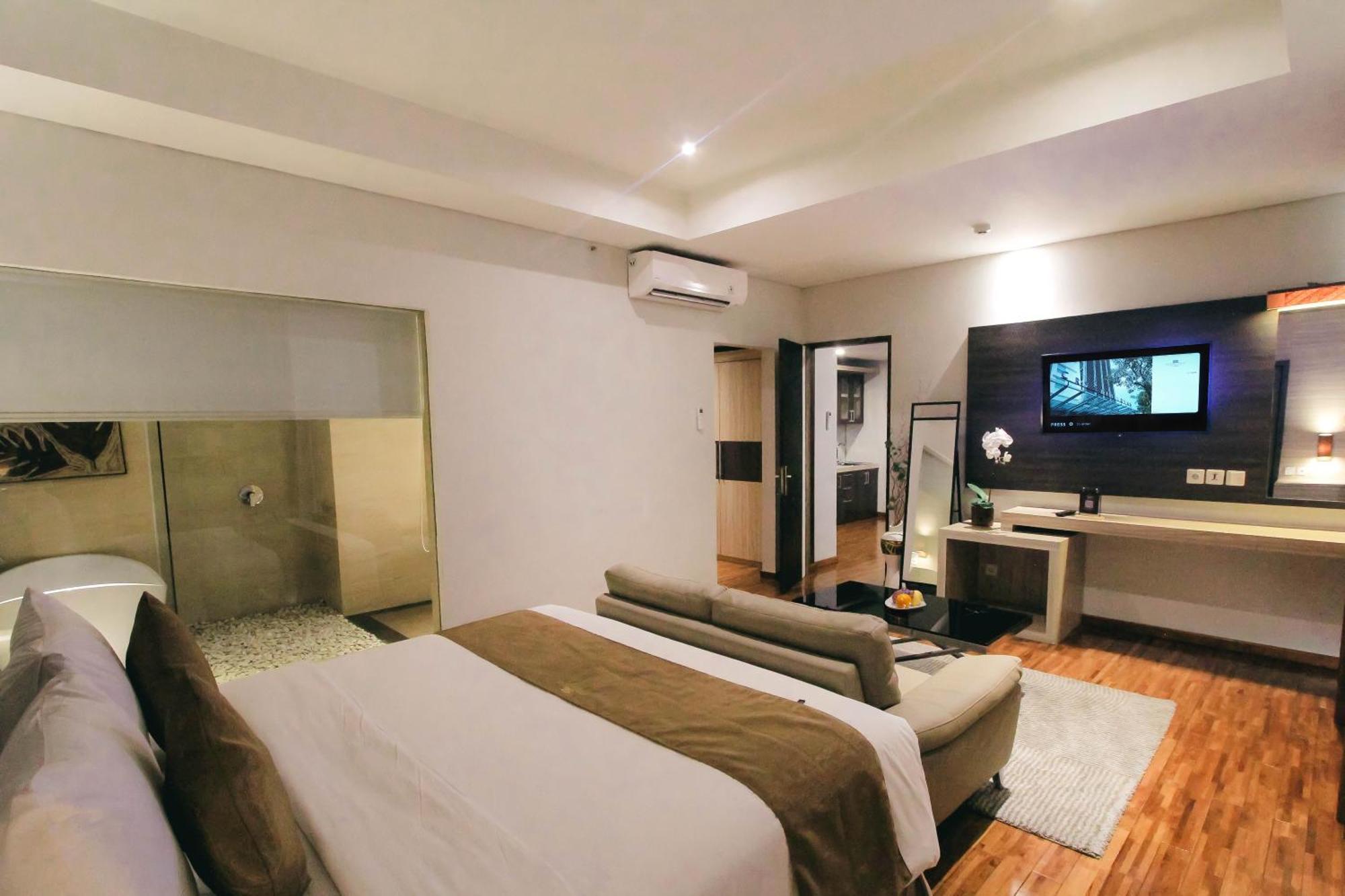 Crystal Lotus Hotel Jogyakarta Zewnętrze zdjęcie