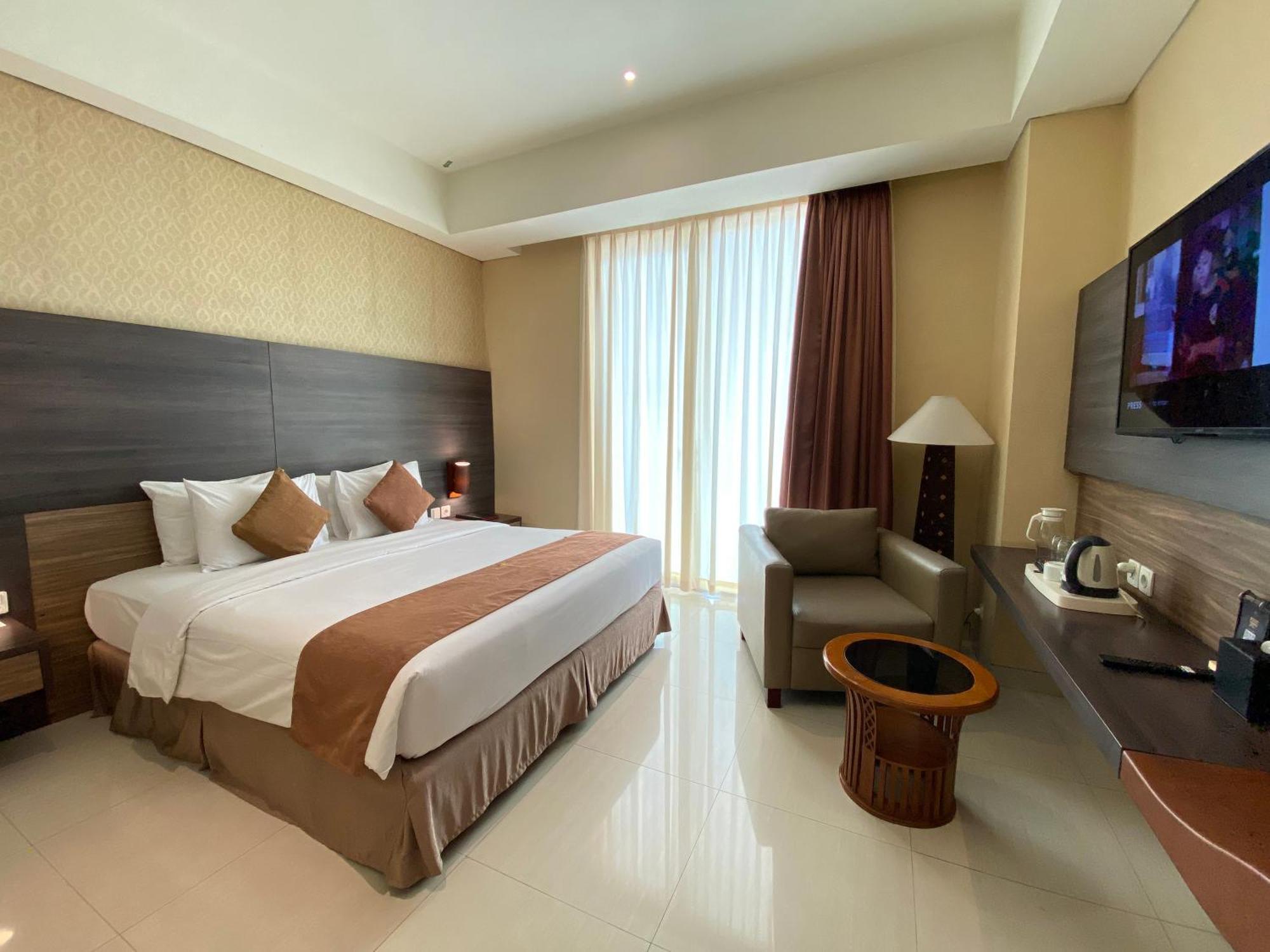 Crystal Lotus Hotel Jogyakarta Zewnętrze zdjęcie