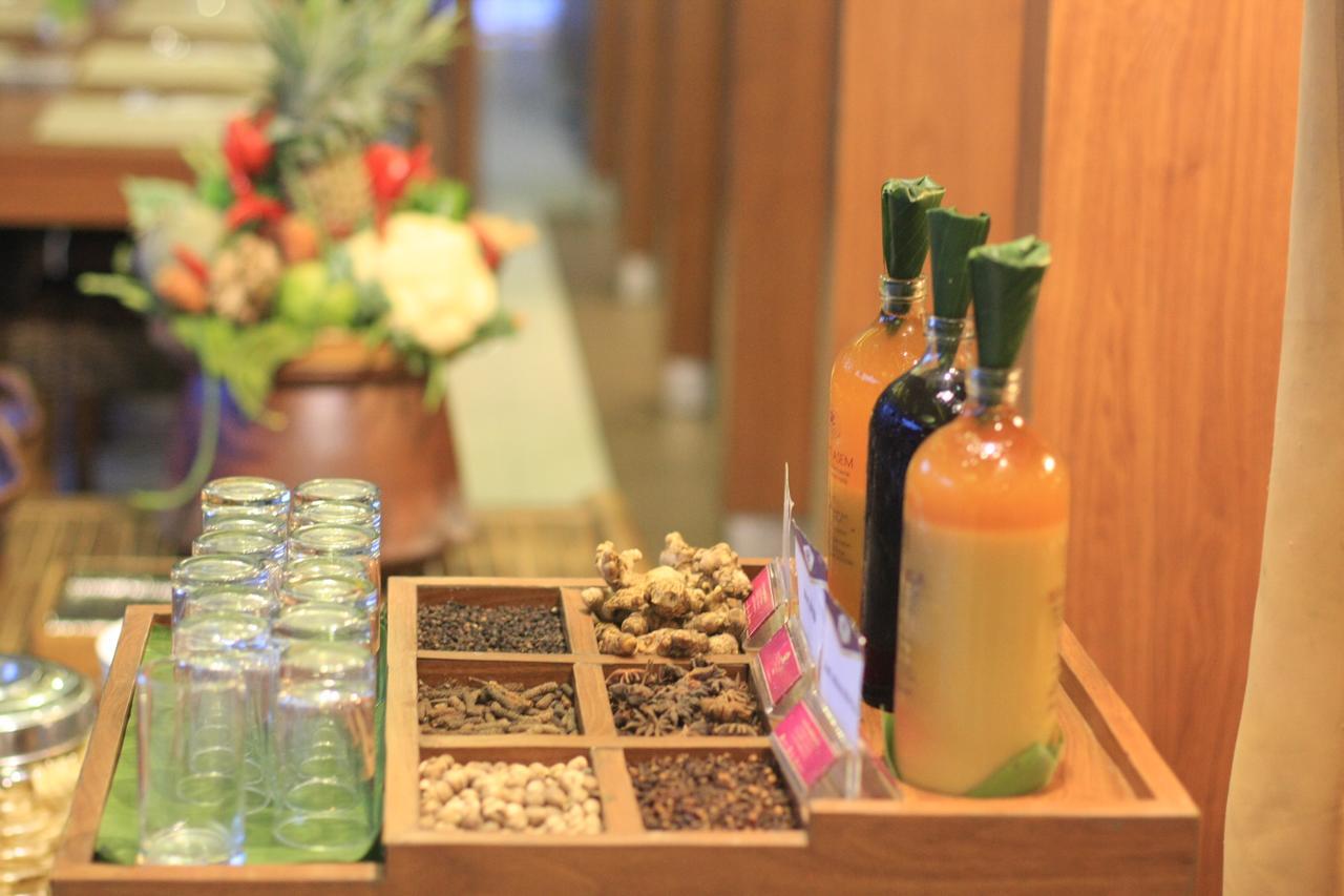 Crystal Lotus Hotel Jogyakarta Zewnętrze zdjęcie
